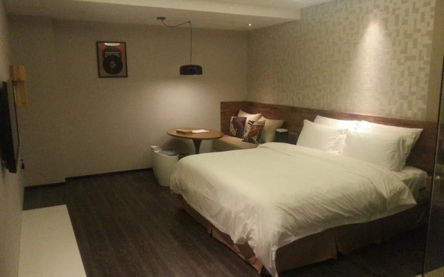 F-hotel