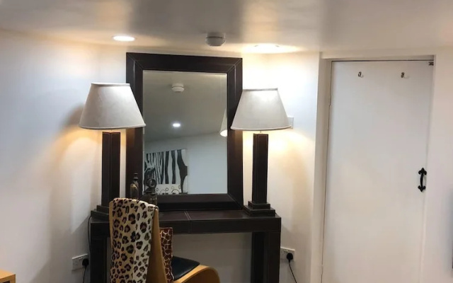 Blackpool Abode - Empress Hall African Apartment