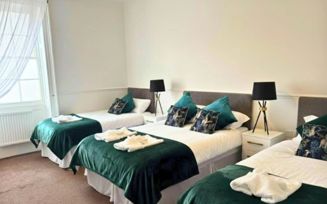 10br - Manor Park Country House Wales