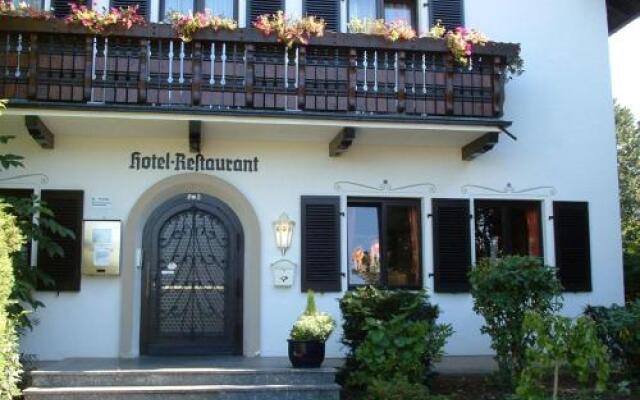 Hotel Schweizer Haus In Bielefeld Germany From 115 Photos