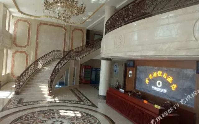 Wolong Lake Holiday Hotel