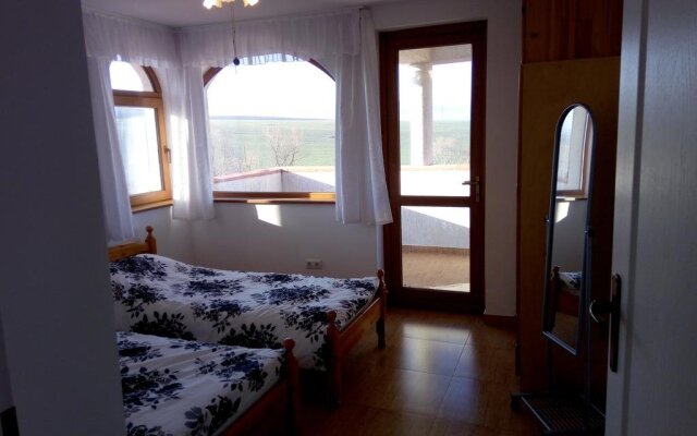 Отель The White Guest House Болгария, Кранево - отзывы, цены и фото номеров - забронировать отель The White Guest House онлайн комната для гостей