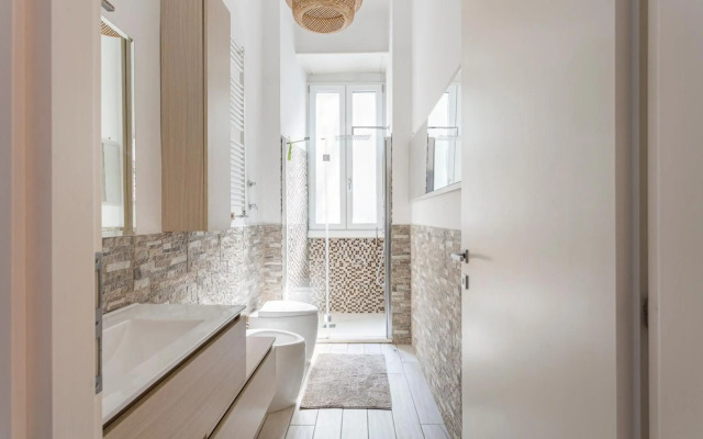 Wide and Bright Apartment next to metro station - Pacini