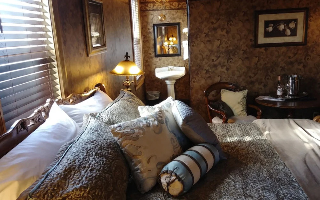 Thayer's Historic Bed n' Breakfast