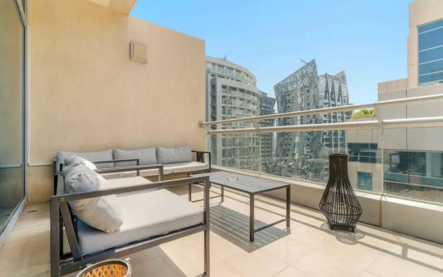 Business Bay Apartment w Balcony Seating