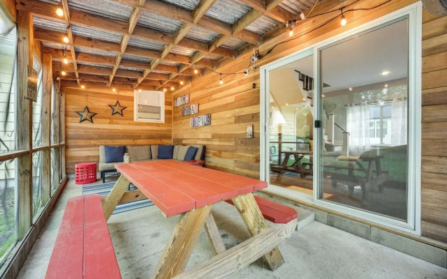Renovated, Spacious Retreat in Union Pier!