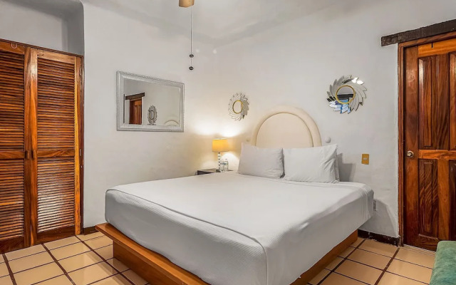 Cozy Apartment w/ Balcony, Pool Views, Free Wifi