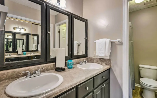 Tranquil Pensacola Vacation Rental With Fire Pit!