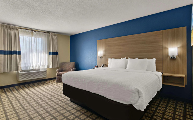 Clarion Pointe Bloomington – Normal near I-55 and University