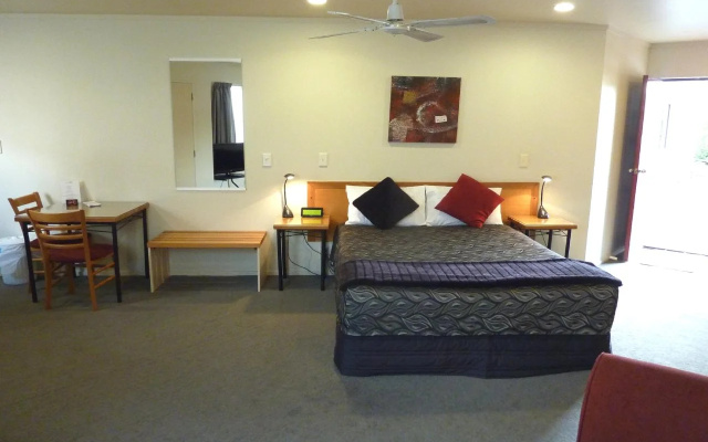 Bk's Pohutukawa Lodge