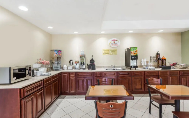 Super 8 by Wyndham Statesboro