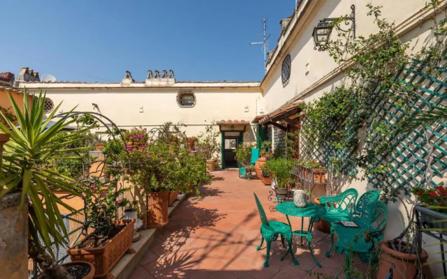 Farnese Stunning Penthouse | Romeloft