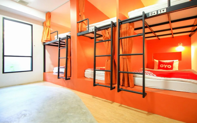 All day hostel @ BTS Bang Chak