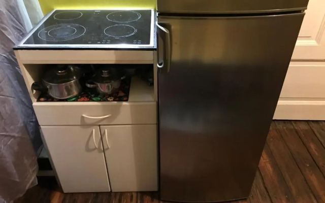 Cozy condo for up to 3 travellers, with kitchen and bath