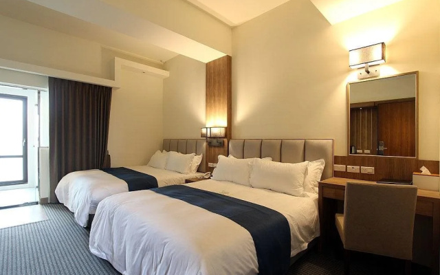 Celebrity 99 Hotel