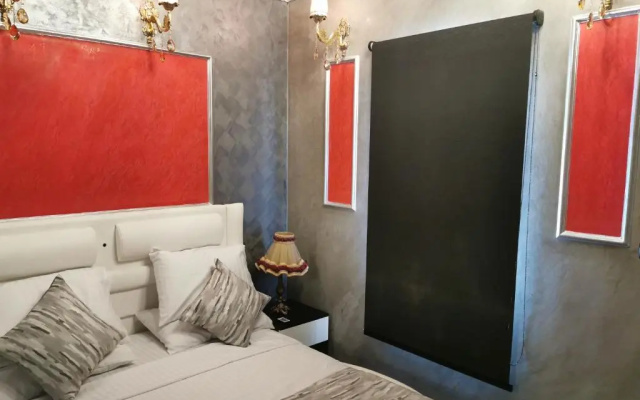 Chic Apartment 2