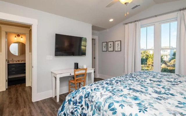 Long Call by Oak Island Accommodations