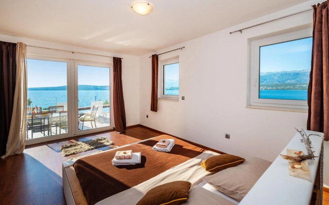 Amazing Home in Novigrad With 5 Bedrooms, Wifi and Outdoor Swimming Pool