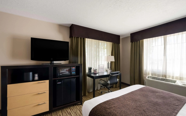 Best Western Plus Landmark Hotel