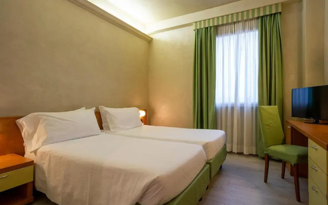 Hotel Embassy Pero