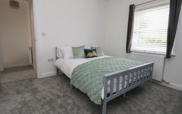 5 Marsh Lane