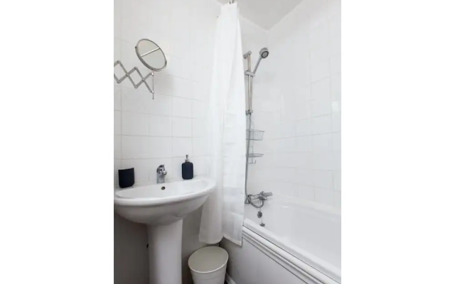 Stylish/spacious/central! Fab Festival Flat For 4