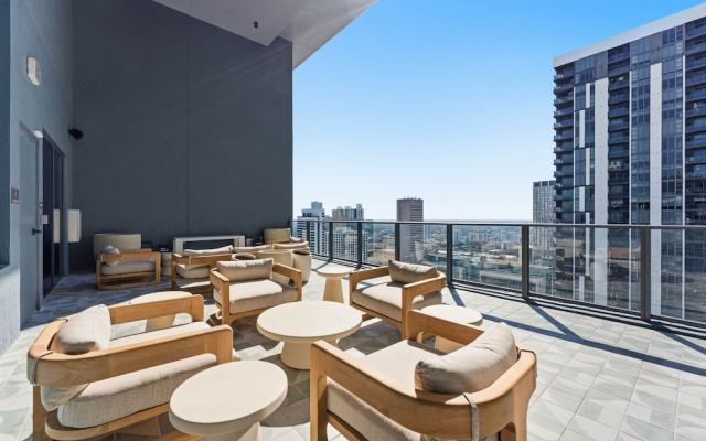 2BR + Den Downtown Miami for 5