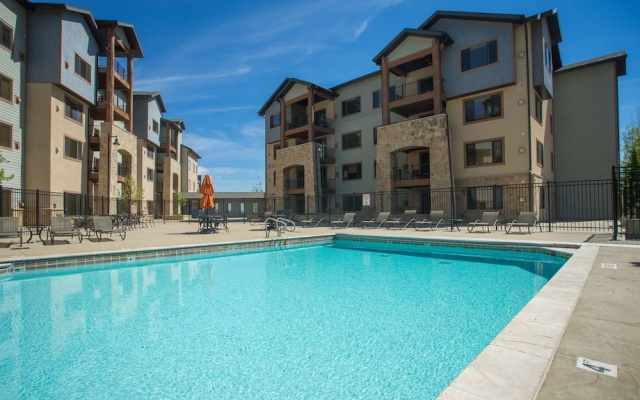 Amazing Mountain Views and Full Kitchen by RedAwning - Save 20% on 7+ Nights!