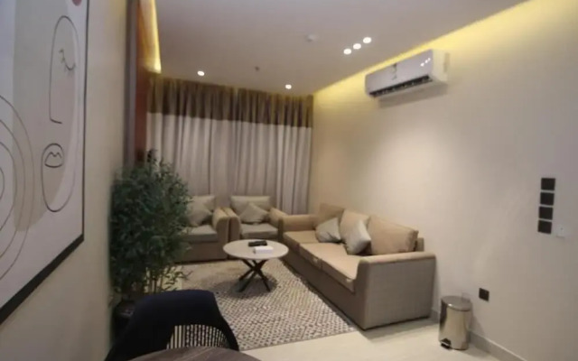 Aris in Apartment