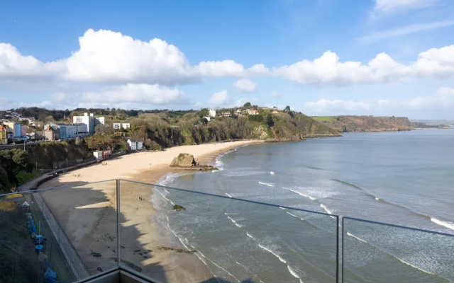 Royal Victoria Court 11 - Sea and Harbour Views