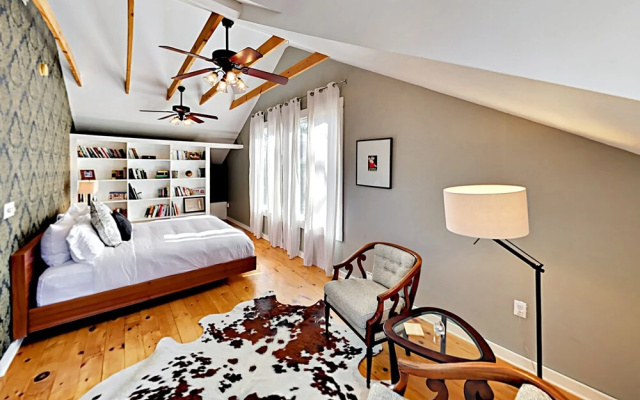 East Austin Bungalow - 3 Br Home
