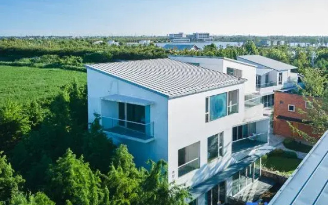 Stray Birds Resort