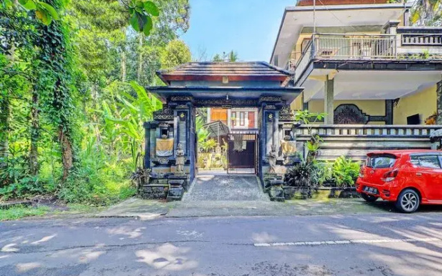 OYO 92438 Nugraha Stay Near Sangeh Monkey Forest