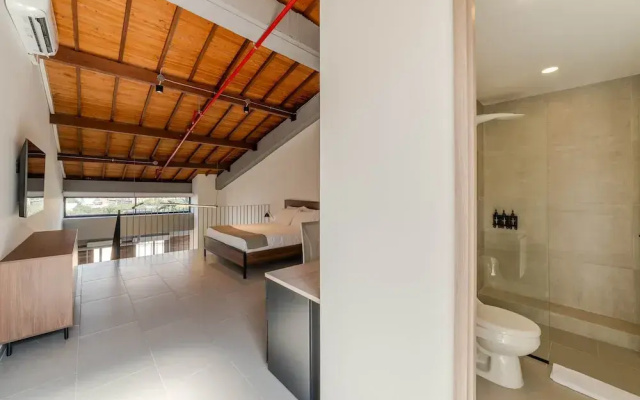 W Contemporary Loft w AC in Trendy Laureles