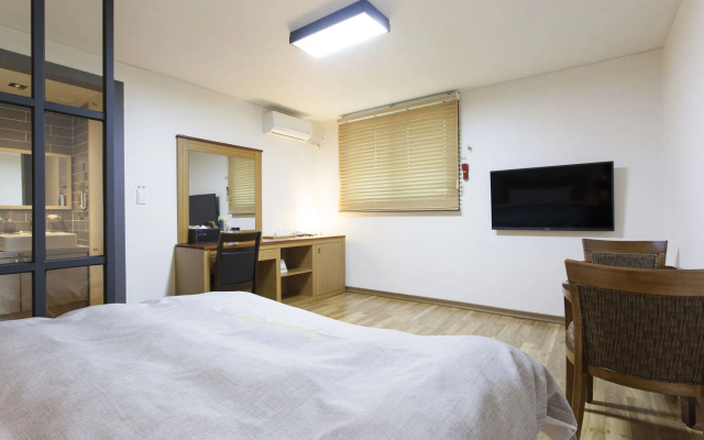 Gyeongpodae The Hotel Business