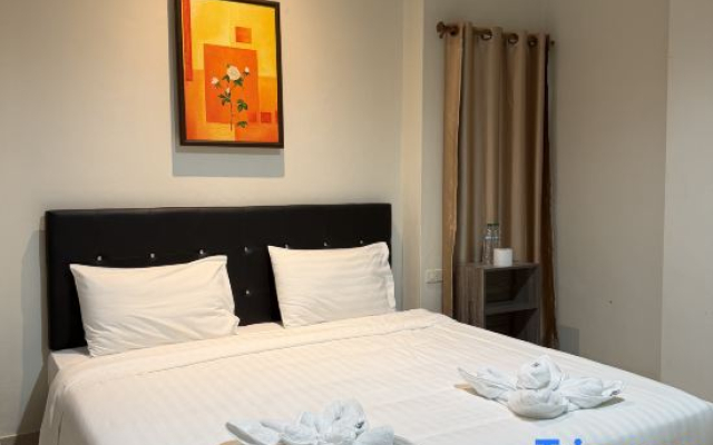 2-Bedroom Condo in Central Pattaya Near Hollywood