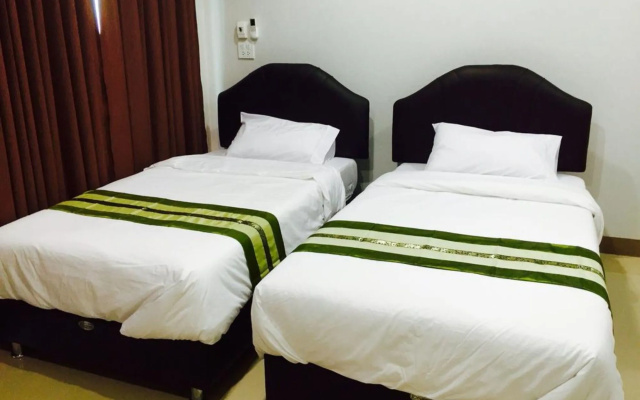 Retro Twin Home at Maesot