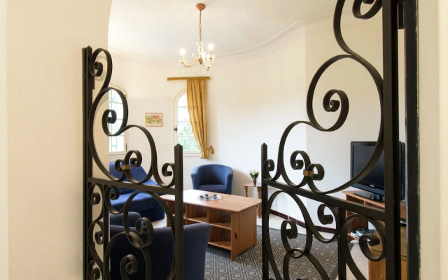 Beautiful Villa in Nyons with Swimming Pool