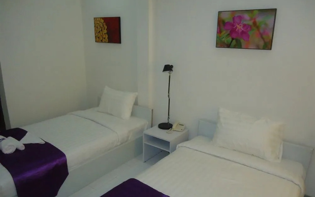 White Residence Hotel & Apartment