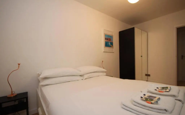 Camden Town Spacious 2 Bedroom Apartment - Sleeps 5 guests!