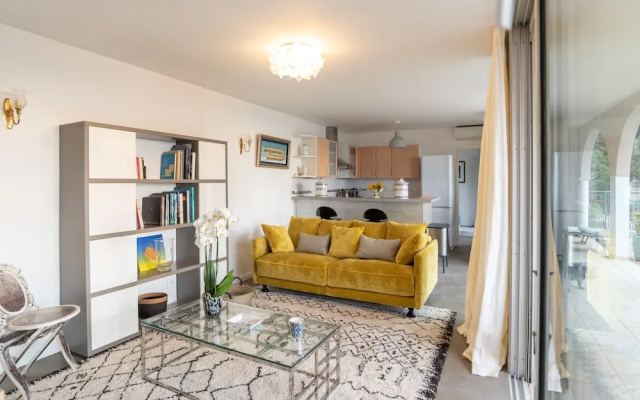 Appartement Dans Villa rez de Jardin vue mer