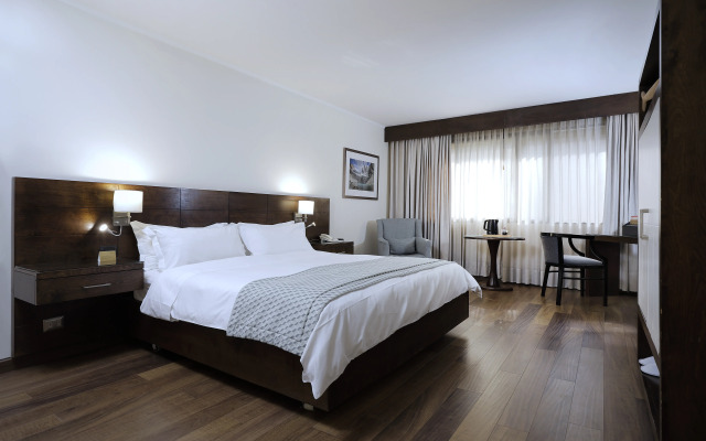 MR Hotel