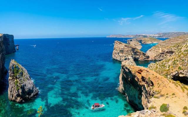 Seafront apartment in Gozo, Marsalforn