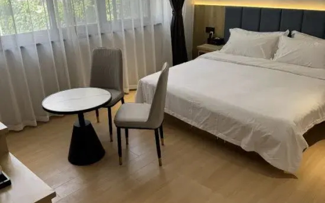 Qingfeng Hotel (Xuanwumen Metro Station, Xuanwu Lake Scenic Area, Nanjing)