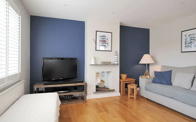 2 Studley Gardens