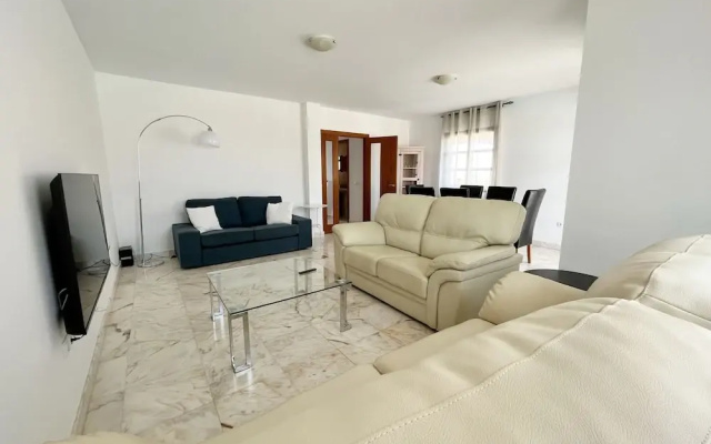 Villa - Sleeps 6 - Pool - Pets Ok - Parking