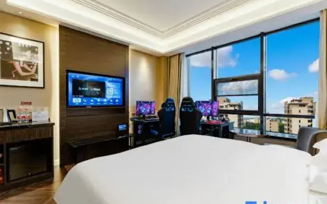 Jingyue E-sports Homestay (Xinyang Railway Station New Central Hospital)