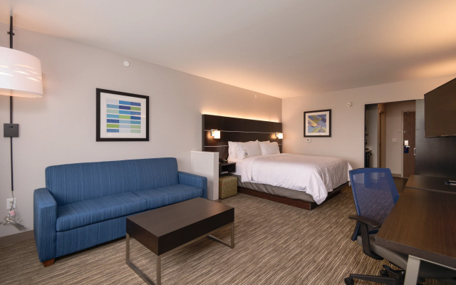 Holiday Inn Exp Stes Dtwn Arts District