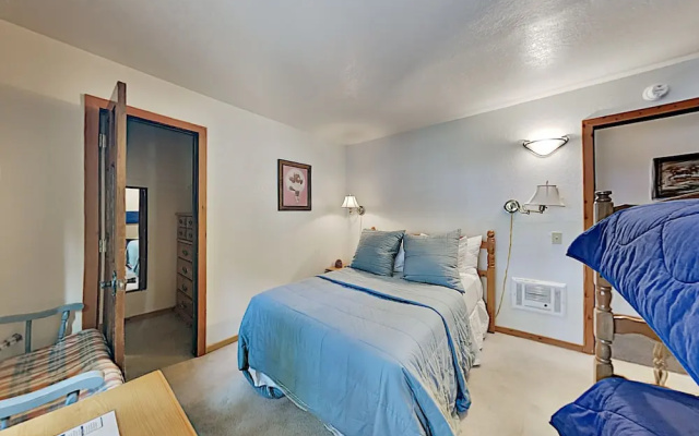 37chat12 4 Bedroom Condo