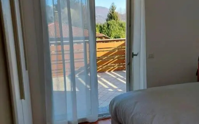 Incantevole appartamento con piscina e vista monti